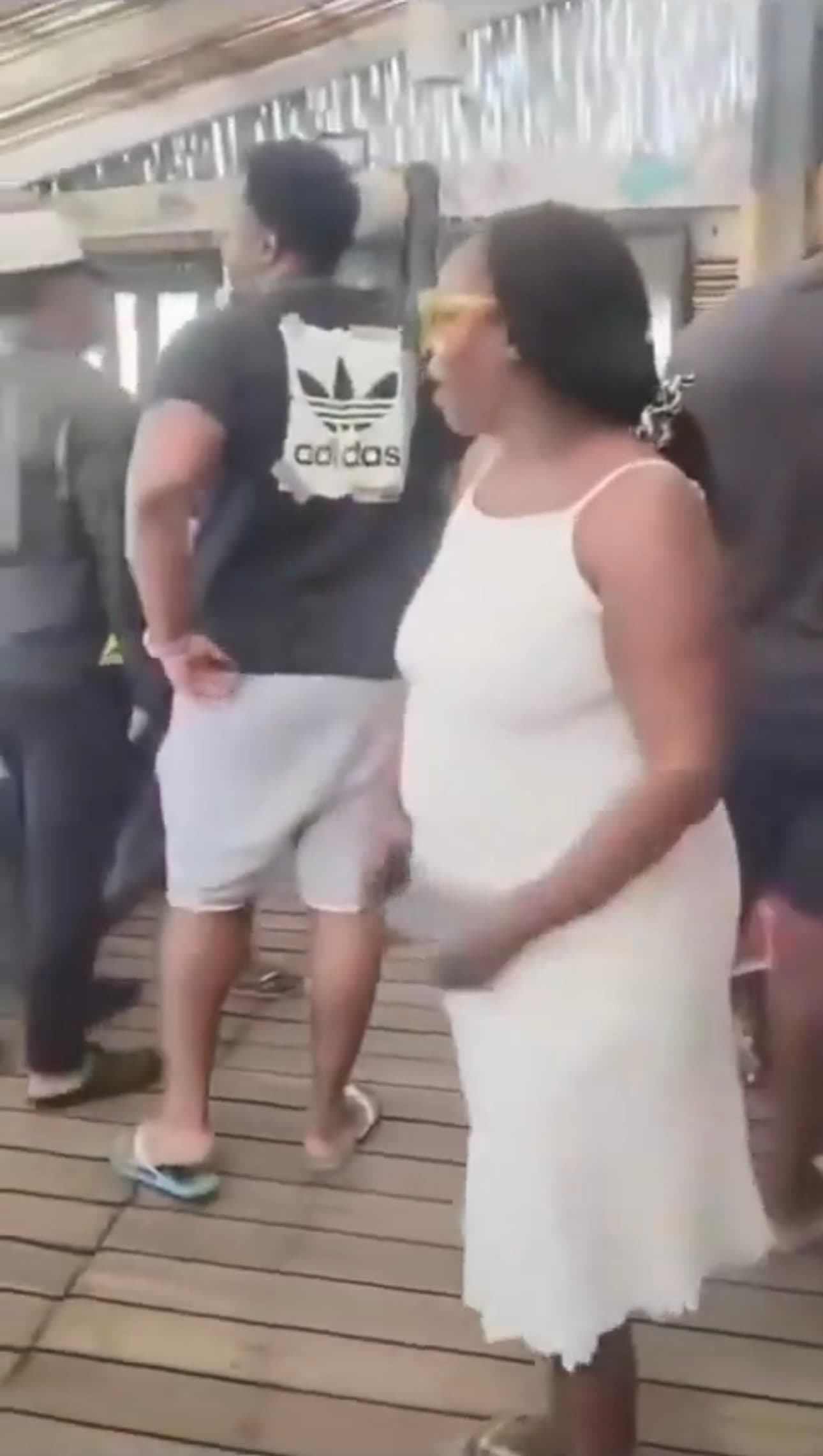 Watch: “Go Back Home!” — South African Tourists Reportedly Chased Out of Mozambique Restaurant